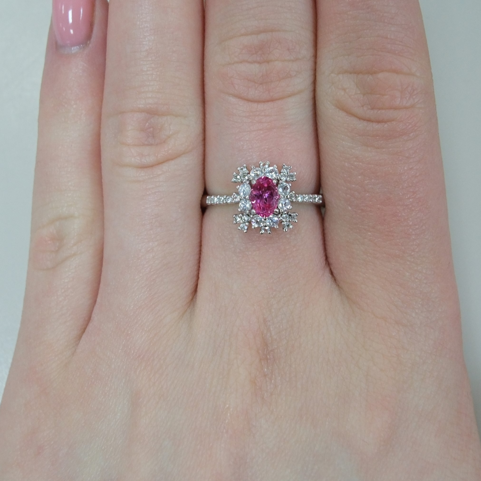 Кольцо из белого золота с розовой шпинелью